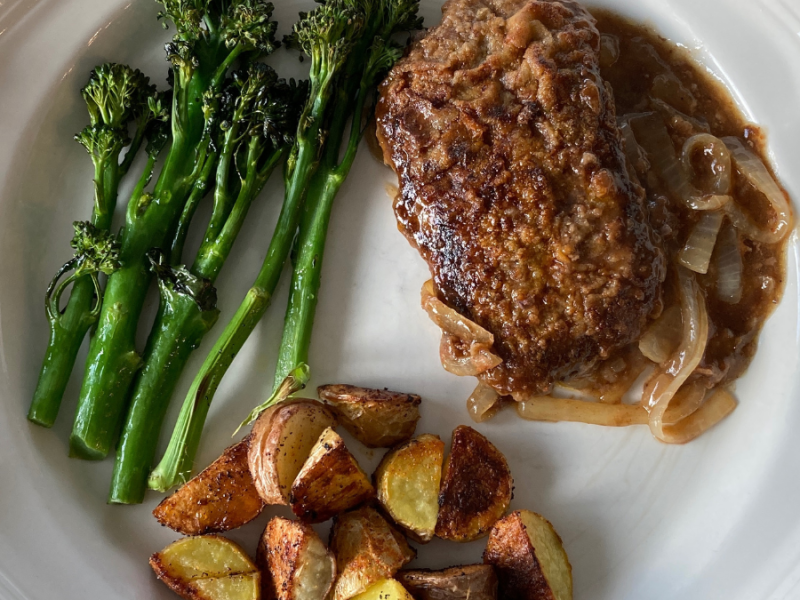 Eating Well Made Easy: Cube Steak in Gluten Free Gravy with&nbsp;Onions